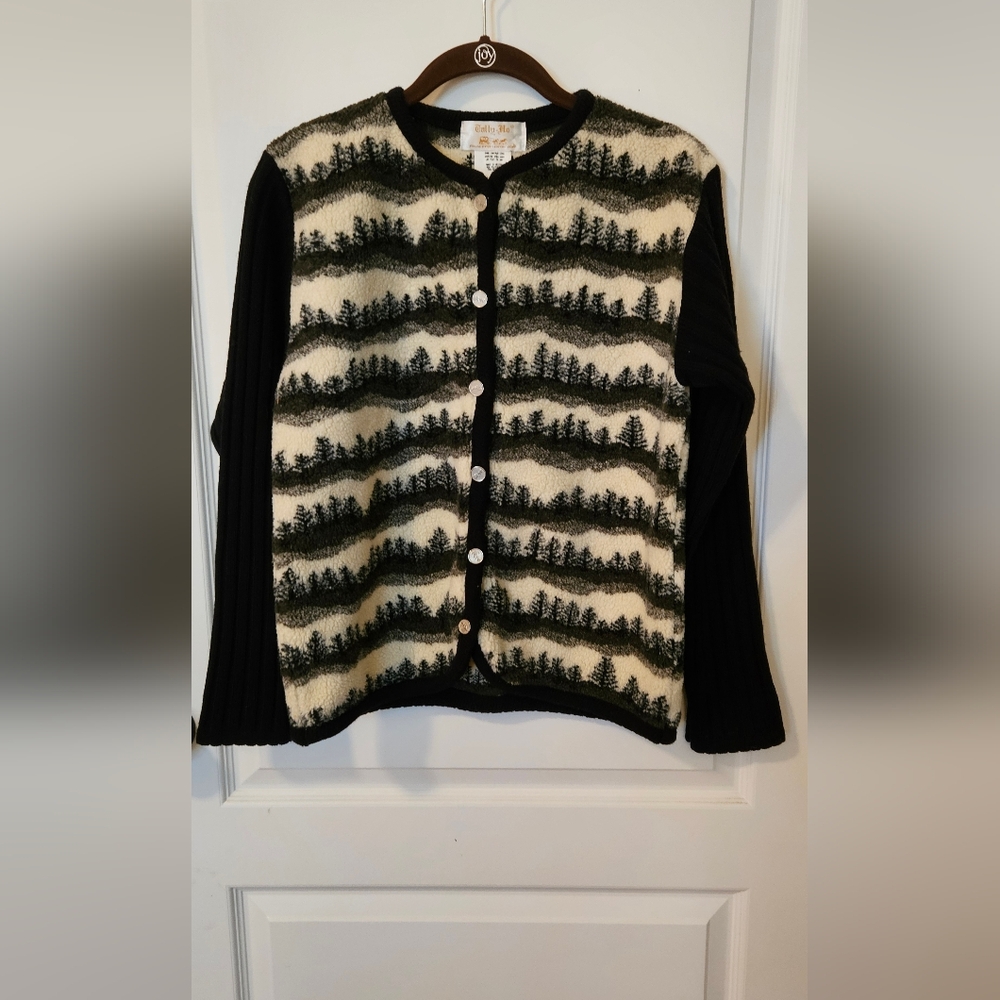 Vintage Tally Ho Black and Cream Women's Sweater